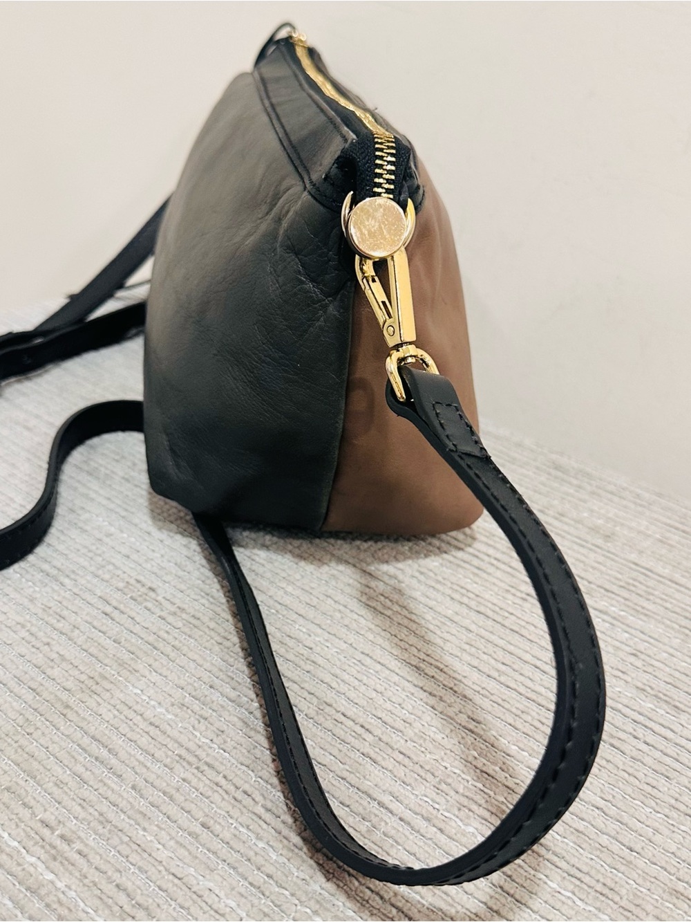 Innue Made in Italy Two-Tone Brown & Black Genuine Leather Crossbody Bag Purse - Picture 8 of 14